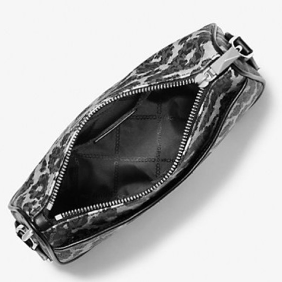 Jet Set Medium Leopard Logo Crossbody Bag NWT - Picture 3 of 4